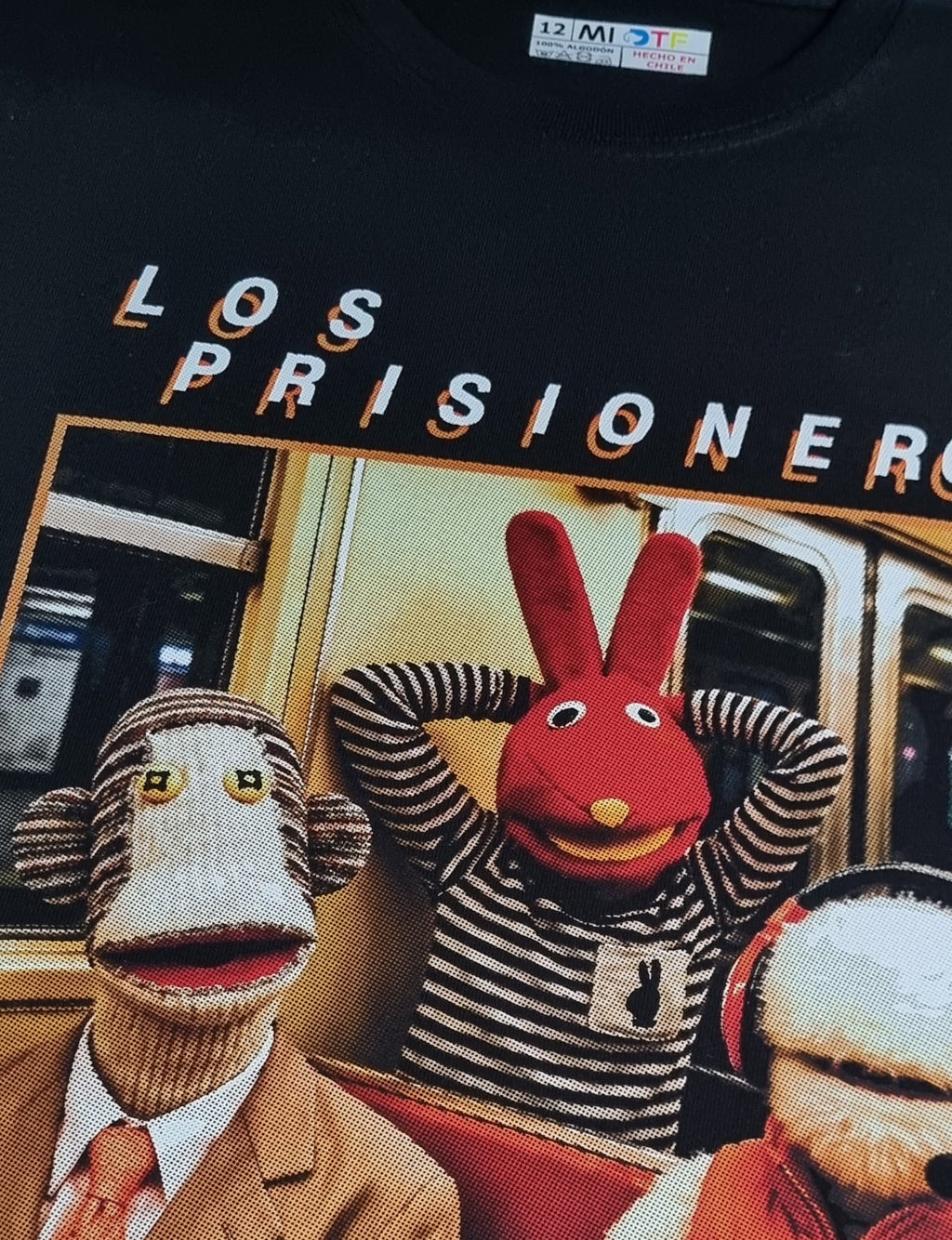 Polera 31 minutos pateando piedras